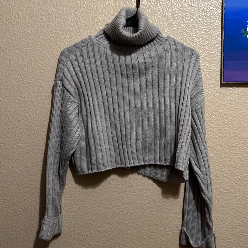 Size S Grey Crop Sweater